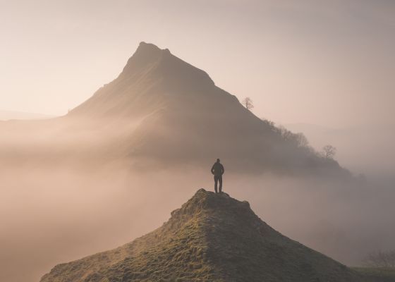 Looking over to Parkhouse Hill Admiring Parkhouse Hill in Derbyshire