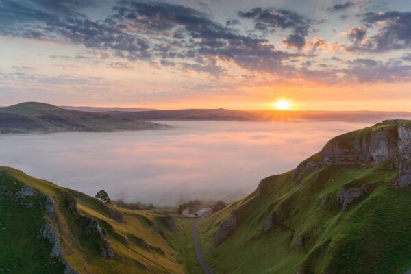 Winnats Pass Photograph Location one of the best photo locations in the peak district